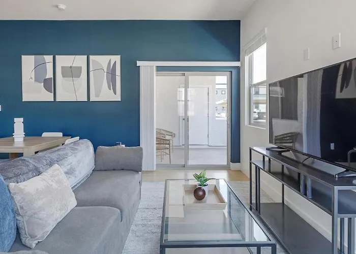 Landing Beautiful 1Bd Pool Apartment *
