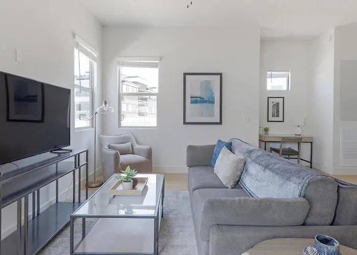 Landing Beautiful 1Bd Pool Apartment