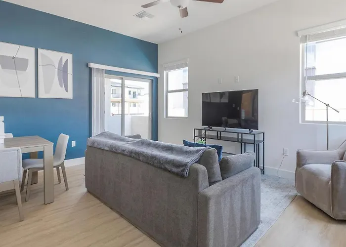 Landing Beautiful 1Bd Pool Apartment