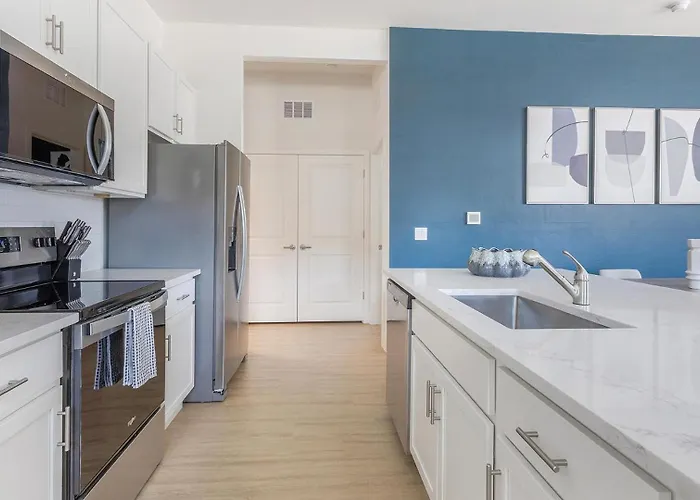 Landing Beautiful 1Bd Pool *