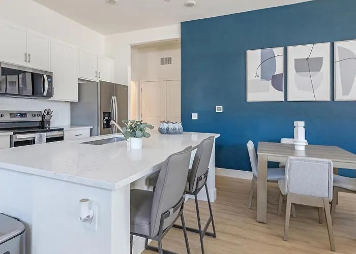 Landing Beautiful 1Bd Pool Apartment