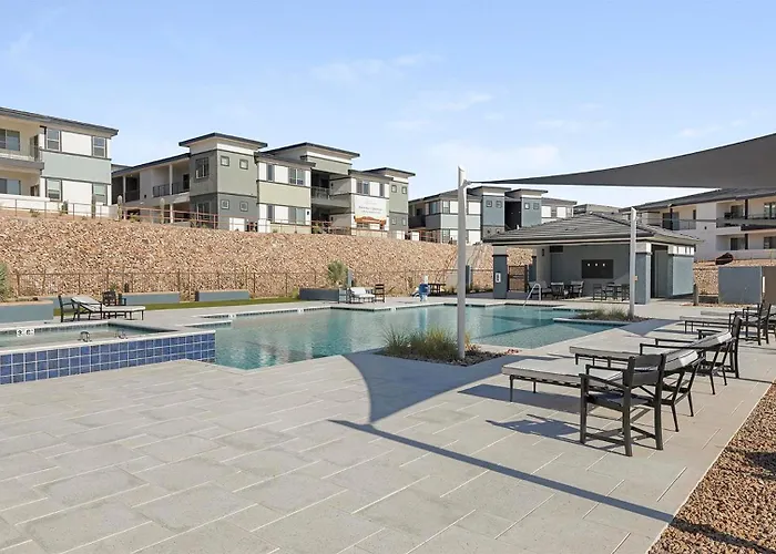 Landing Beautiful 1Bd Pool *