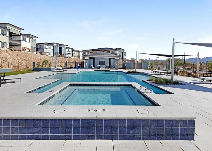 Landing Beautiful 1Bd Pool Apartment *