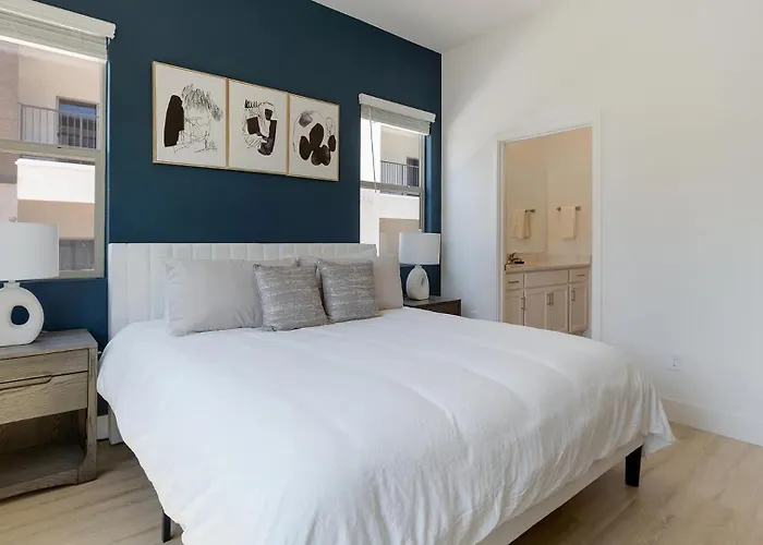 Landing Beautiful 1Bd Pool