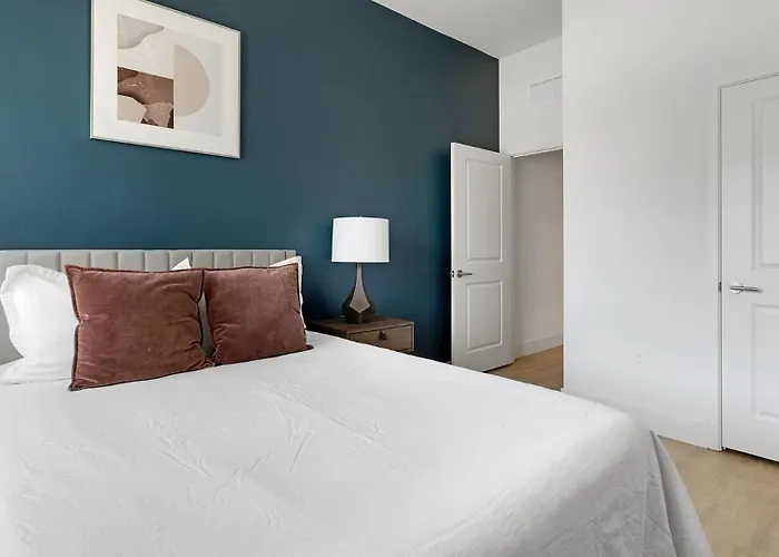 Landing Beautiful 1Bd Pool *