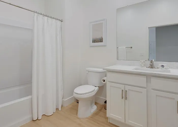 Landing Beautiful 1Bd Pool