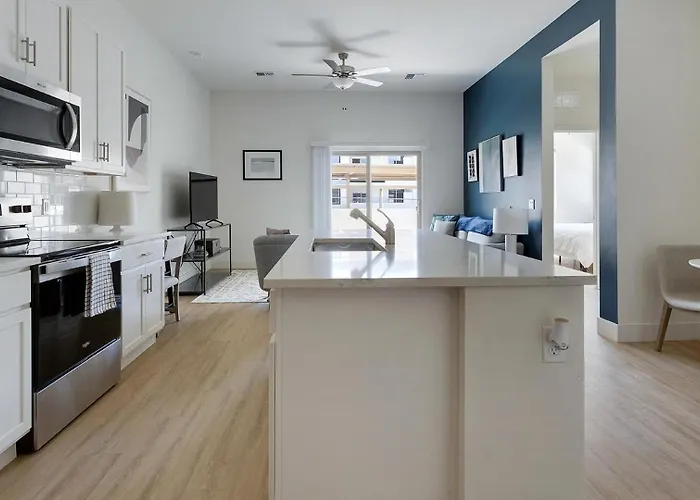 Landing Beautiful 1Bd Pool *