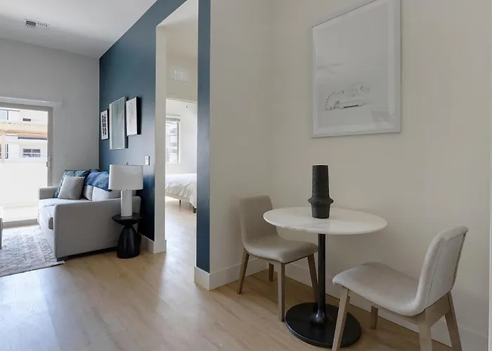 Landing Beautiful 1Bd Pool